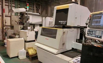 NC wire-electrical discharge machine.FANUC　ROBOCUT